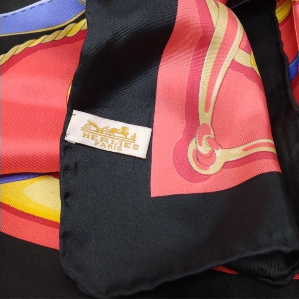 Hermes 💯% Silk Scarf 🧣 - Picture 2 of 7